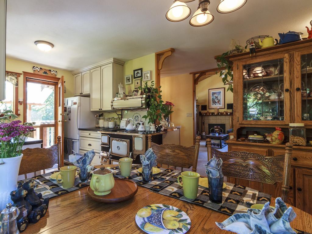 Golden Dreams B&B Whistler Eksteriør bilde